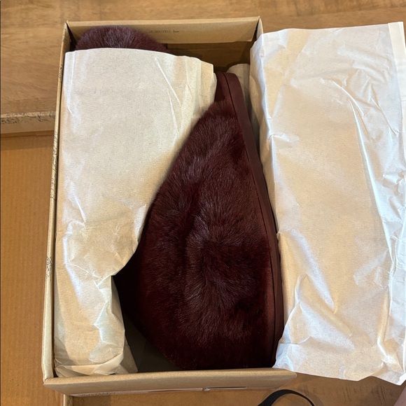 Free People Snowball Slipper Cabernet Faux Fur Slip-on Loungewear Size 8 NEW Box - Picture 6 of 6